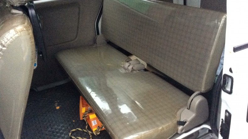 内装後方シート