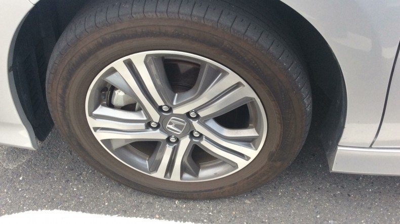 タイヤホイール前