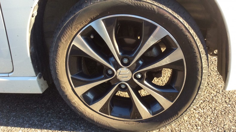 タイヤホイール前