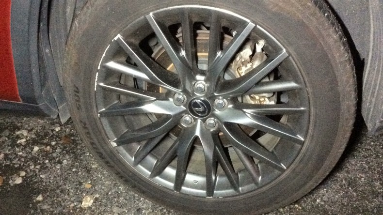 タイヤホイール前