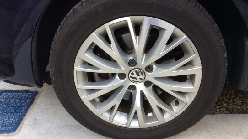 タイヤホイール前