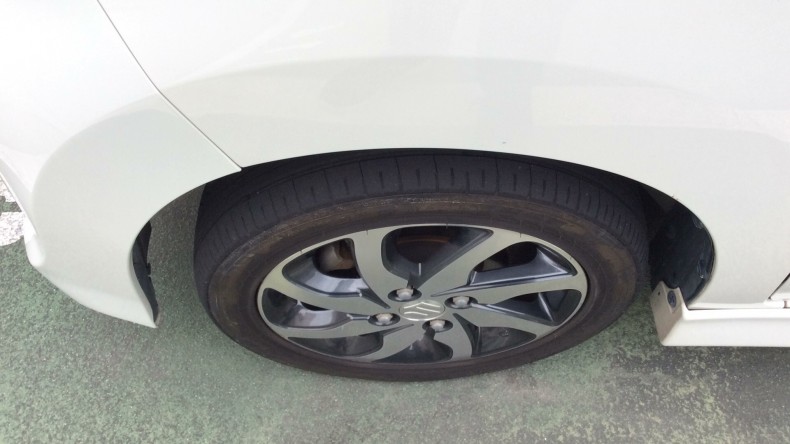 タイヤホイール前