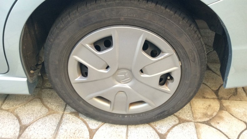 タイヤホイール前