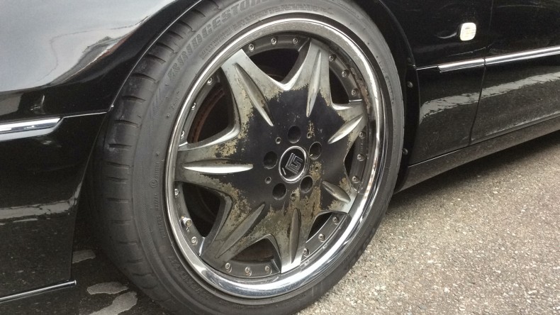 タイヤホイール前