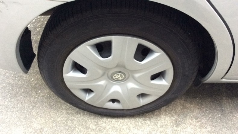 タイヤホイール前