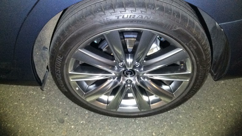 タイヤホイール前