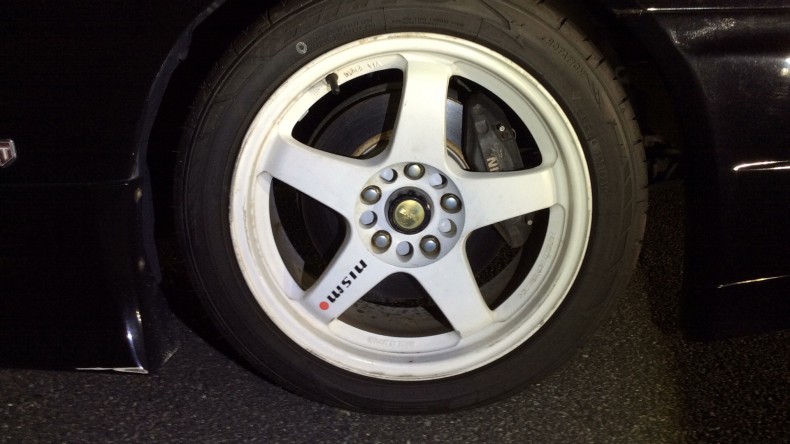 タイヤホイール前