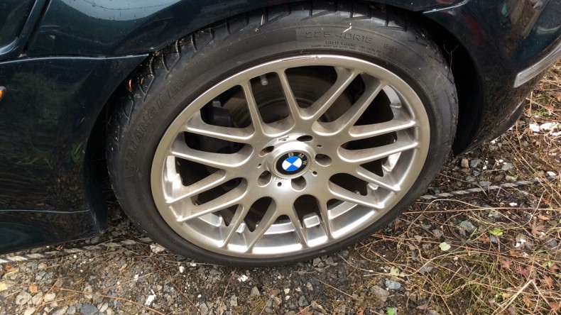 タイヤホイール前