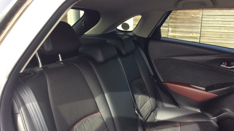 内装後方シート