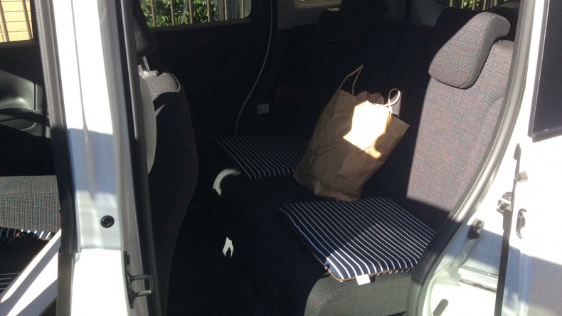 内装後方シート