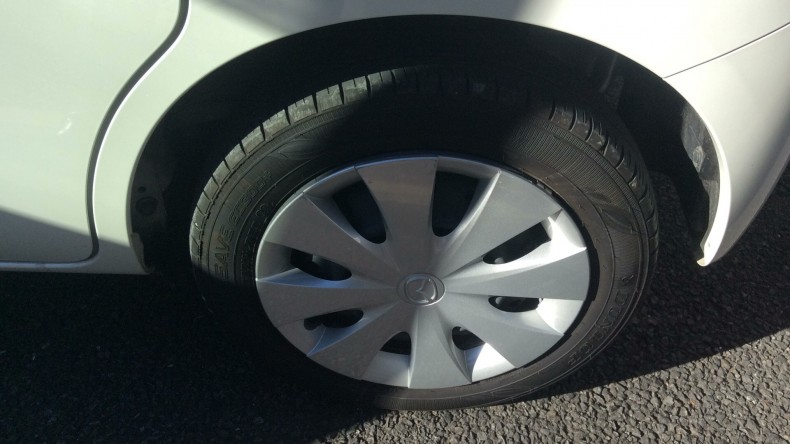 タイヤホイール前