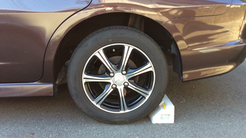 タイヤホイール前