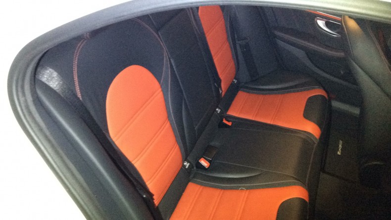 内装後方シート