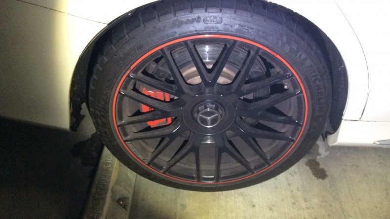 タイヤホイール前