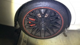 タイヤホイール前