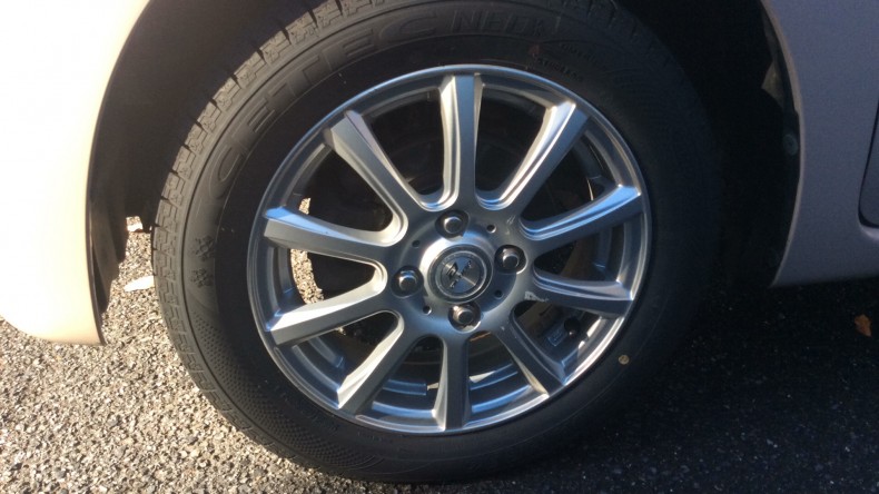 タイヤホイール前