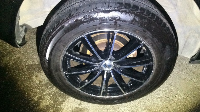 タイヤホイール前