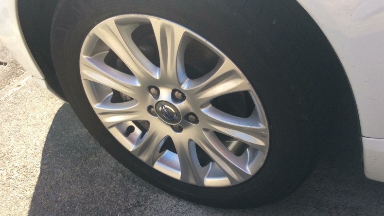 タイヤホイール前