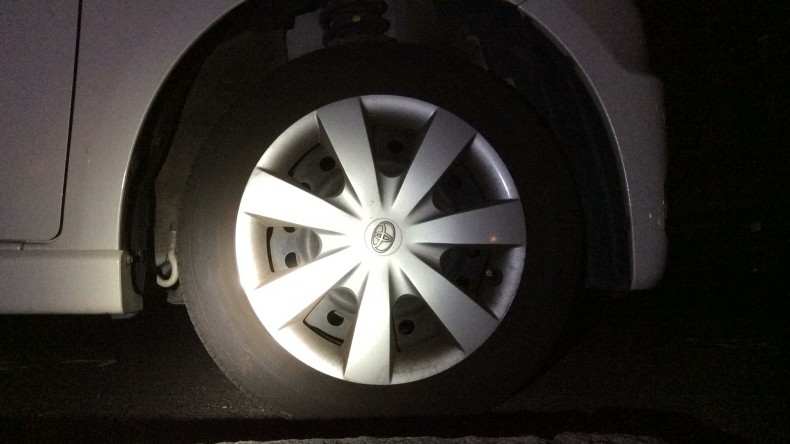 タイヤホイール前