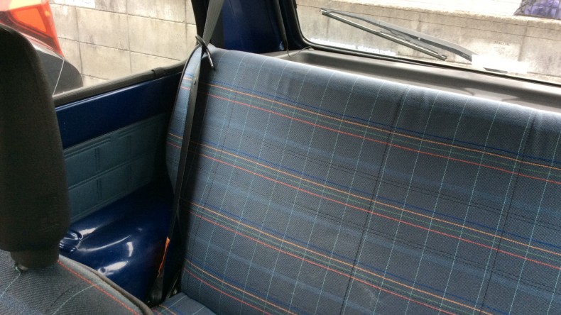 内装後方シート