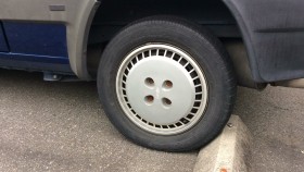 タイヤホイール前