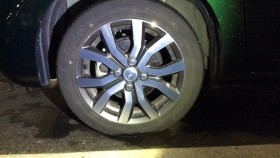 タイヤホイール前