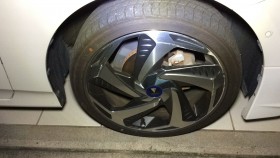 タイヤホイール前