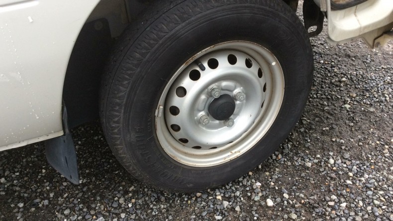 タイヤホイール前