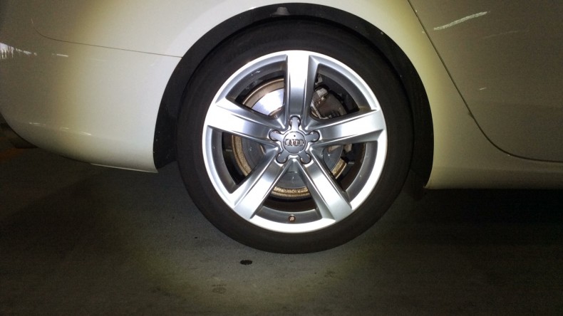 タイヤホイール前