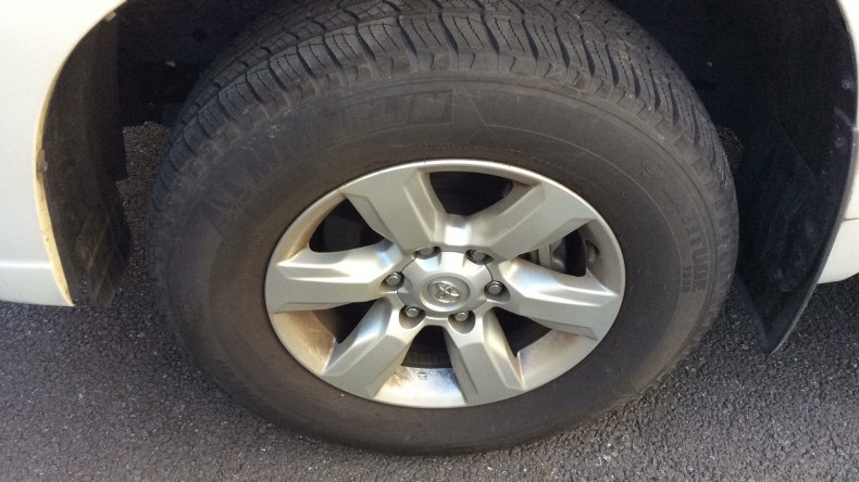 タイヤホイール前