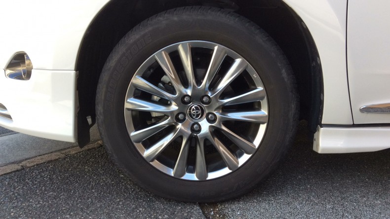 タイヤホイール前