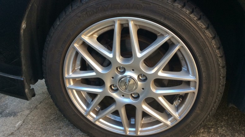 タイヤホイール前