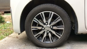 タイヤホイール前