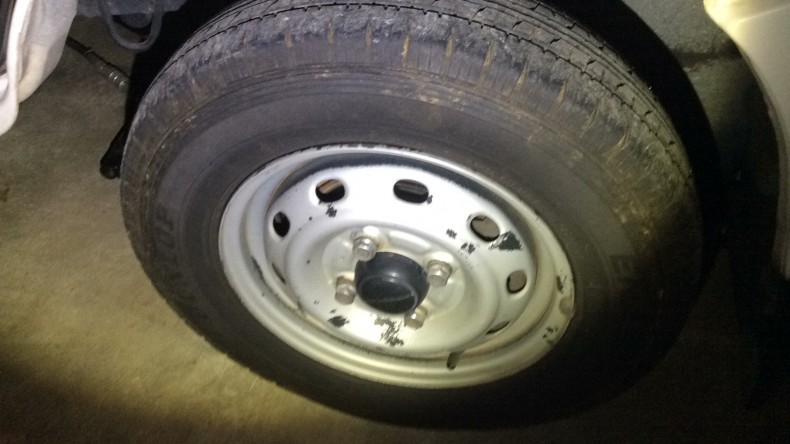 タイヤホイール前