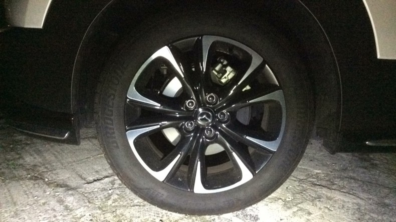 タイヤホイール前