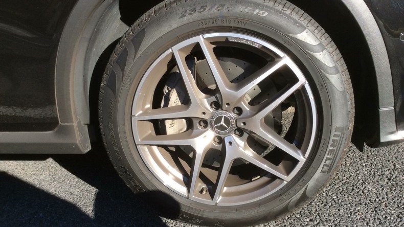 タイヤホイール前