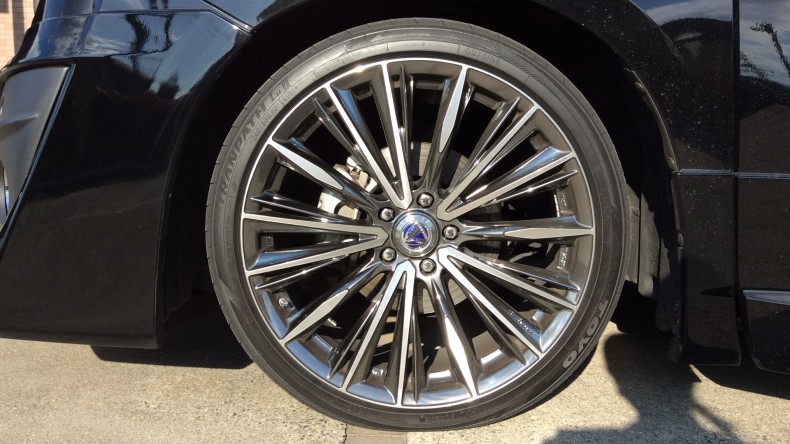 タイヤホイール前