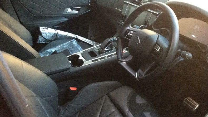 内装前方シート