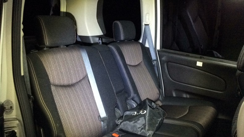 内装後方シート