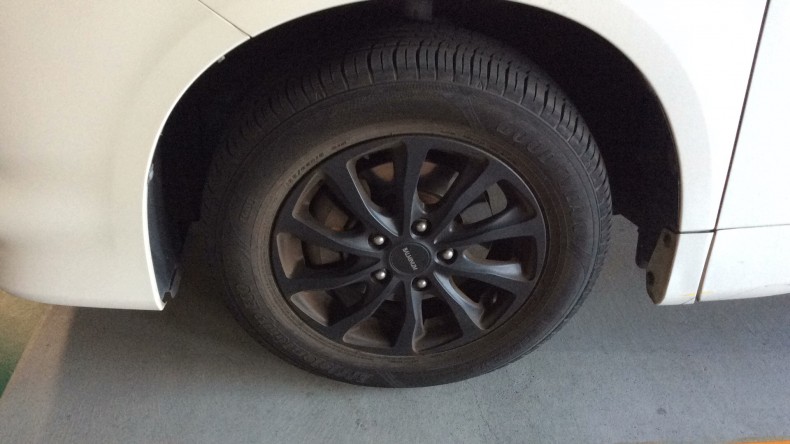 タイヤホイール前