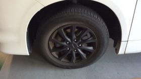 タイヤホイール前