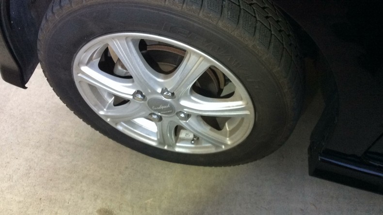 タイヤホイール前