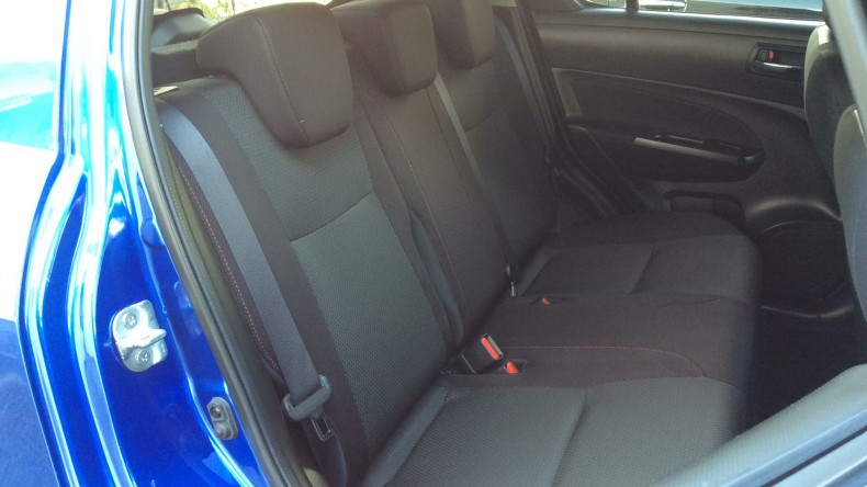 内装後方シート