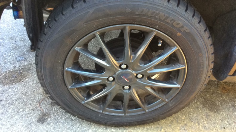 タイヤホイール前