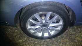 タイヤホイール前