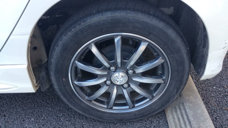 タイヤホイール前