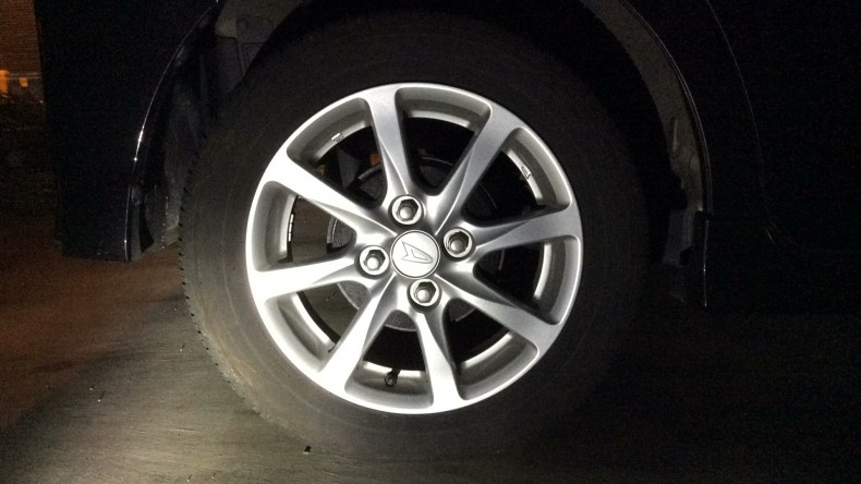 タイヤホイール前