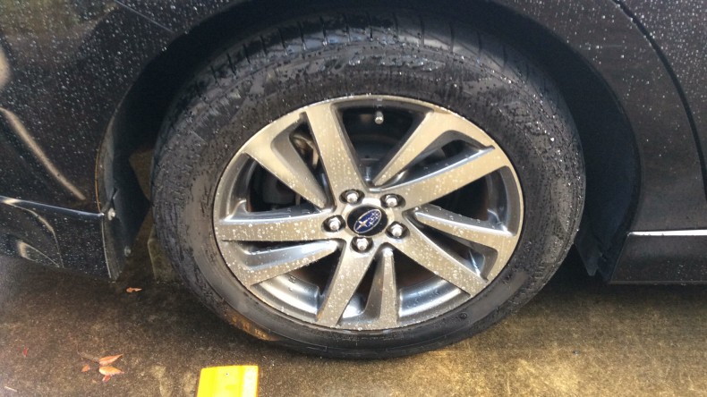 タイヤホイール前