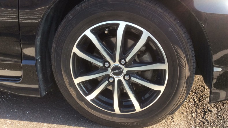 タイヤホイール前