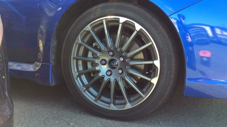 タイヤホイール前